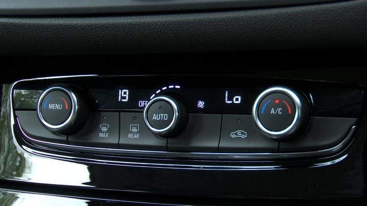 Vauxhall GRANDLAND DIESEL HATCHBACK 1.5 Turbo D Design 5dr Auto